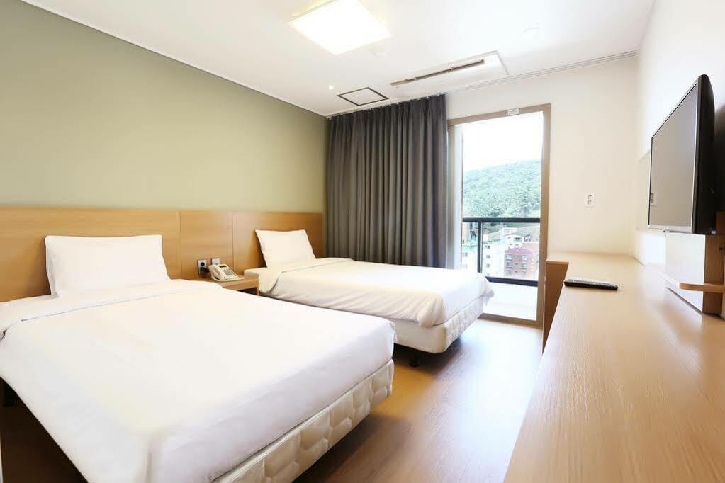 Sims Hotel Jeju Exterior foto